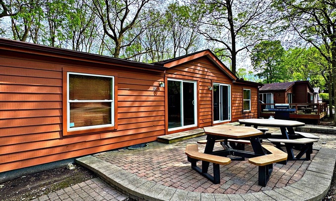 Put-in-Bay Cabin | Spacious 3 BR Island Club Home with Pool & Family Amenities