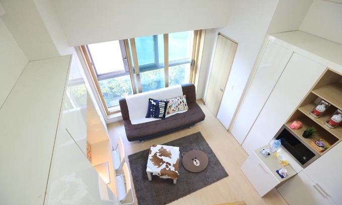 Seokchon-dong Apartment | Lake View Loft at Lotte World: Pet Friendly & Family Ready