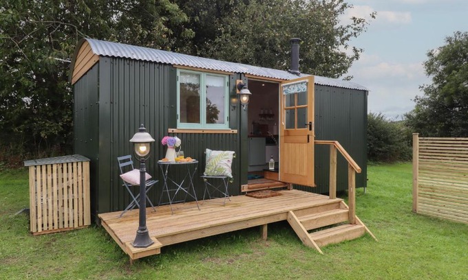 Sticklepath House | Experience Lottie's Hut - 4-Star Pet Friendly Retreat