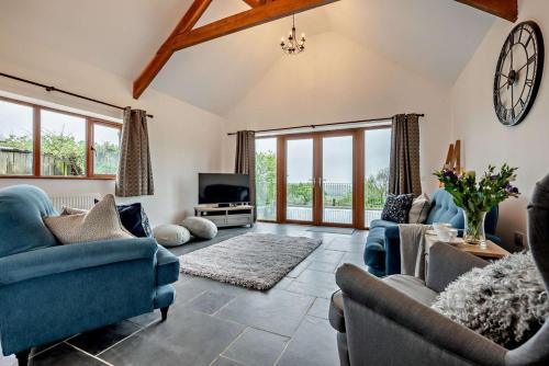Brazzacott House | Pet-Friendly Retreat at Lotties Mill Barn for Families