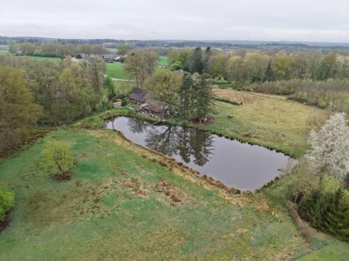 Eggermuhlen Apartment | Relax at Lotus Hütte: Family-Friendly with Pool & Hot Tub