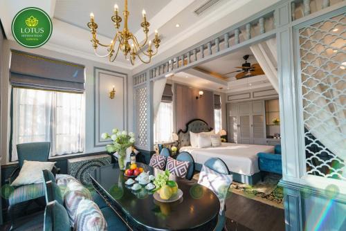 Thanh Thuy Hotel | Experience Luxury at Lotus Hotel - Vườn Vua with Pool & Spa