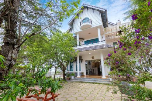Phuong Hotel | Lotus Luxury Villa Da Lat