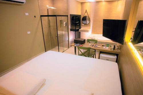 Northeast Region Hotel | Budget-Friendly Lotus Motel Guaribas with Hot Tub & Dining