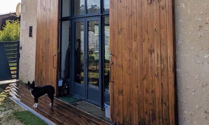 Saint-Leon-sur-l'Isle House | Unique Lou Calustrou: Pet-Friendly Escape with Spa & Hot Tub
