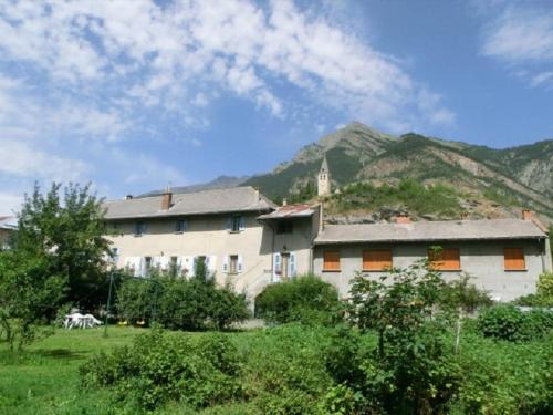 Jausiers Apartment | Beachside Retreat: Lou Filadour for Families and Pets