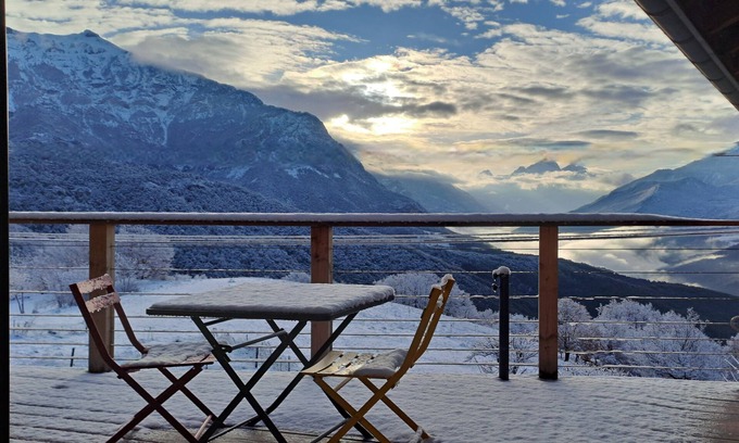 Pontis House | Relaxing Retreat at Lou Montagnard with Ocean Views
