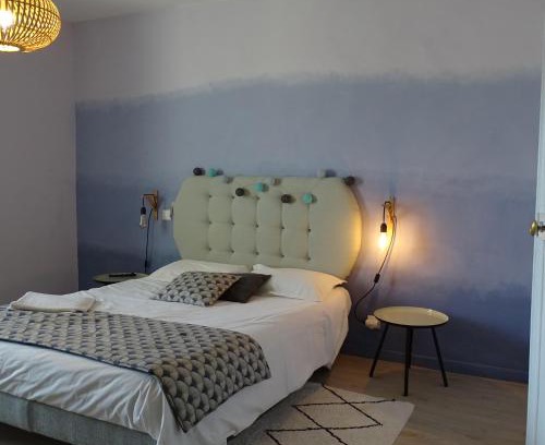 Camaret-sur-Aigues Bed & Breakfast | Oceanfront Lou Pinsan: Guest Rated 8.8 with Pool Access