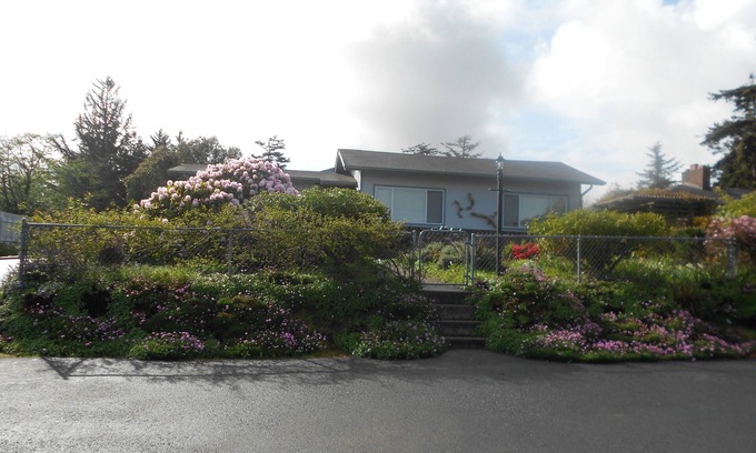 Barview House | Beautiful Lou's Bay View: Oceanfront Home in Coos Bay