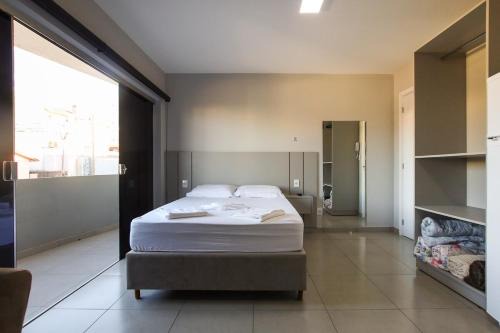 Guarapuava Apartment | Lou Suítes - Kitnet 8 - com sacada e vista da cidade