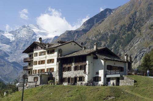 Valnontey Hotel | Discover Lou Tsantelet: Guest Rated 9/10 Experience Awaits!