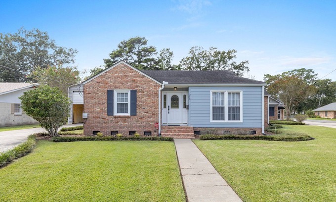 Church Point House | Lou Wilda House is a charming 3 bedroom home with a cozy back patio.