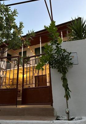 Vasa Koilaniou House | Loucy’s Art Home