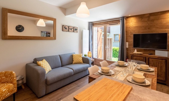 Peyragudes Apartment | Spacious Loudenvielle Center: Terrace, Lake View & Netflix
