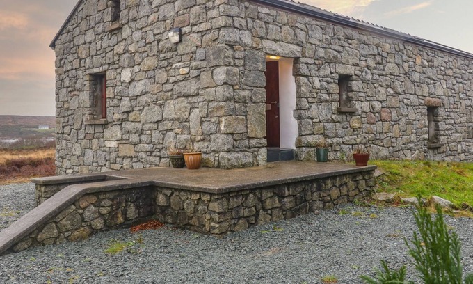 Dungloe Cottage | LOUGH MEELA LODGE, pet friendly in Dungloe, County Donegal