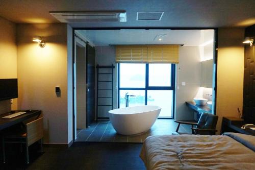 Jinhae Hotel | Discover Comfort at Louis Boutique Hotel with Pool & More