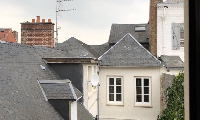 Saint-Valery-sur-Somme Apartment | Cozy Oceanfront Studio in Downtown Saint Valery sur Somme