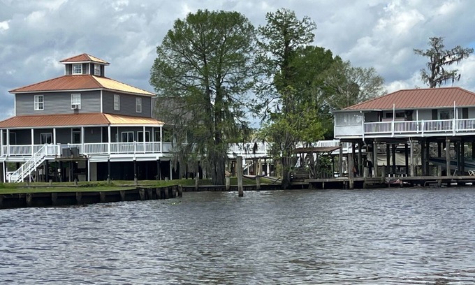 Springfield House | Scenic Louisiana Tickfaw River House: Dream Getaway Awaits!
