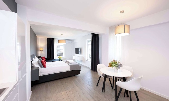 Oradea Apartment | Affordable Family Retreat at Lounge 8 Studio - NorthView
