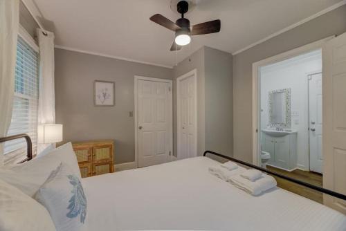 Earlewood House | Relax at Lounge On Lincoln - Pet Friendly 4-Star Retreat