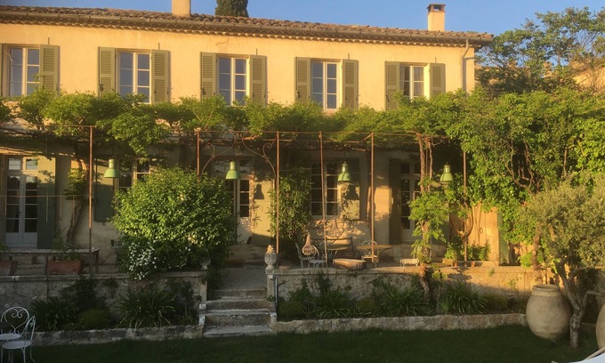 Lourmarin House | Visit Lourmarin: Castle Views, Pool & Garden Oasis