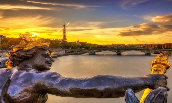 Quartier de la Place-Vendome Apartment | Experience Magic at Louvre Place Vendome/Seine Hotel!