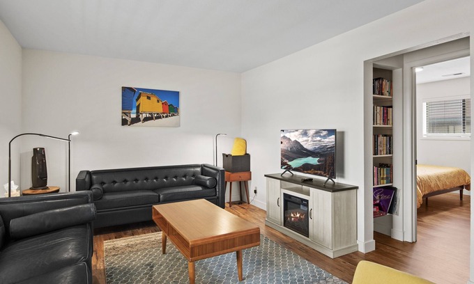 Flagstaff House | Cozy Loft with AC, Balcony & Pet-Friendly Amenities