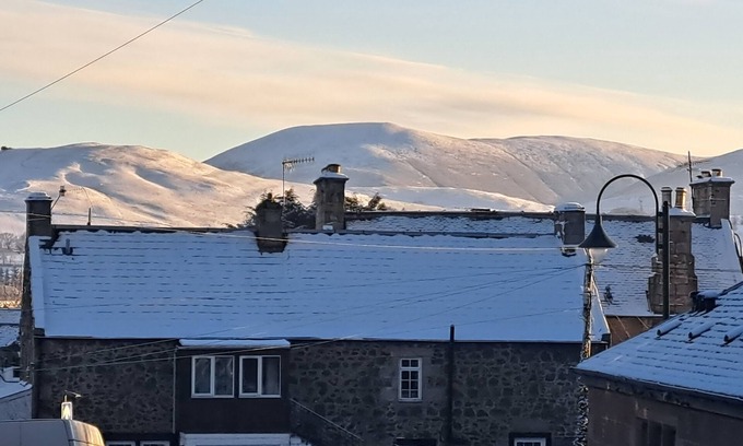 Biggar House | Lovaly former old schoolhouse in the heart of biggar