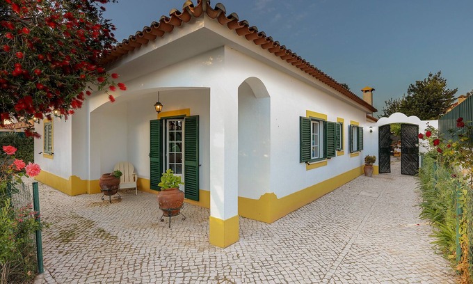 Sao Simao House | Discover Love Peace & Azeitão: Pet Friendly Retreat