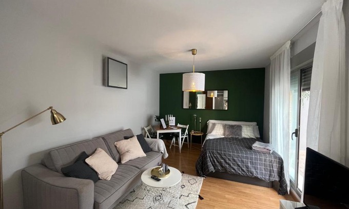 Perchel Norte Apartment | Modern Central Studio in Malaga - Pet & Child Friendly