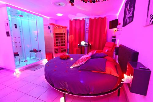 Biscarrosse Plage Apartment | Romantic Getaway Near the Ocean with Spa & Hot Tub Access