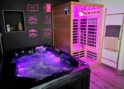 Domerat Villa | Love Room Luxe and Spa - Sauna