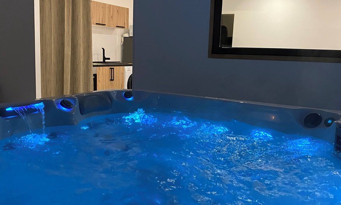Istres Hotel | Love room/private jacuzzi/exceptional accommodation