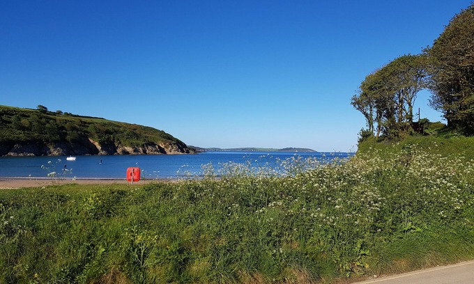 Maenporth Ski Chalet | Oceanfront Love Shack: Guest Rated 10/10 by the Beach