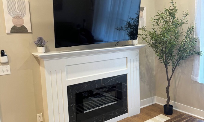 Cincinnati House | Love the Cov- Spacious 4-bedroom house in charming Covington with WiFi, AC