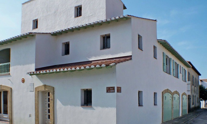 Saintes-Maries-de-la-Mer Apartment | Cozy Oceanfront Apartment for Two with Balcony and WIFI