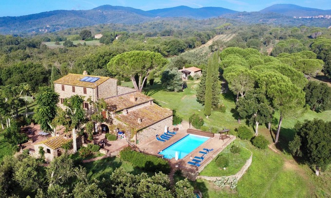 Castiglione della Pescaia House | Beautiful Follona Estate Annex with Pool and Ocean View
