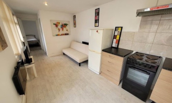 Bilston Apartment | Cozy 1-Bed Apartment in Wolverhampton with Kitchen & Breakfast