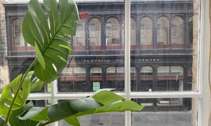 City Centre Glasgow Apartment | Stylish 1-Bed Apartment in Glasgow Merchant City with Kitchen