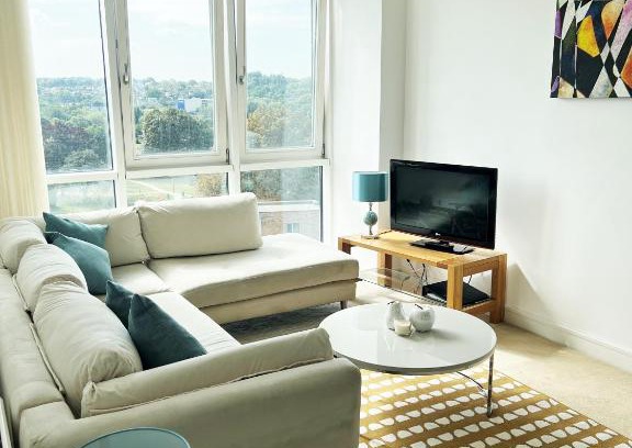 Hemel Hempstead Apartment | Cozy 1 Bedroom Apartment with Breakfast in Hemel Hempstead