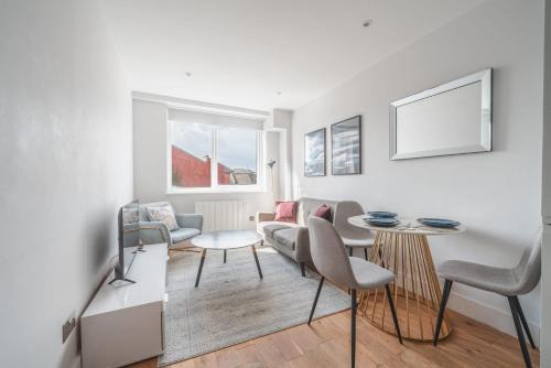 Eastleigh Apartment | Charming 1 Bedroom Apartment in Eastleigh Town Centre