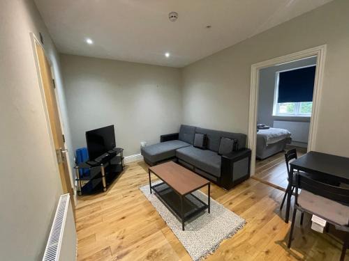 Crofton Park Apartment | Cozy 1 Bedroom Apartment with Convenient Parking
