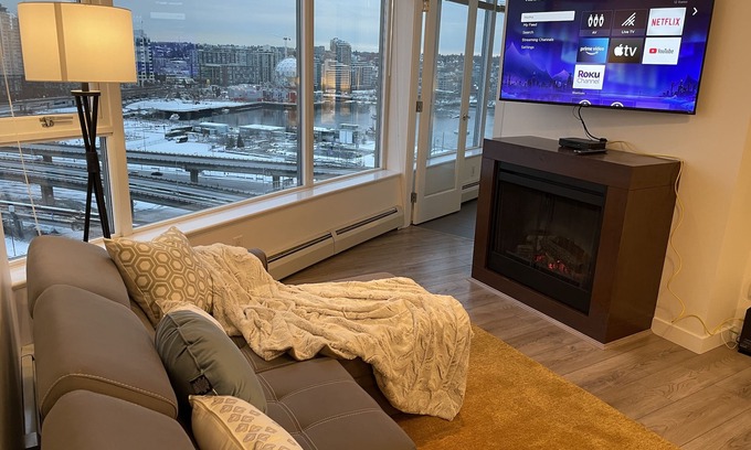 Crosstown Condo | Stunning 1 Bedroom Condo with Breathtaking Views & Spa