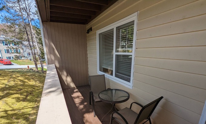 Bedford Condo | Lovely 1 Bedroom Condo With Free Parking & Wifi