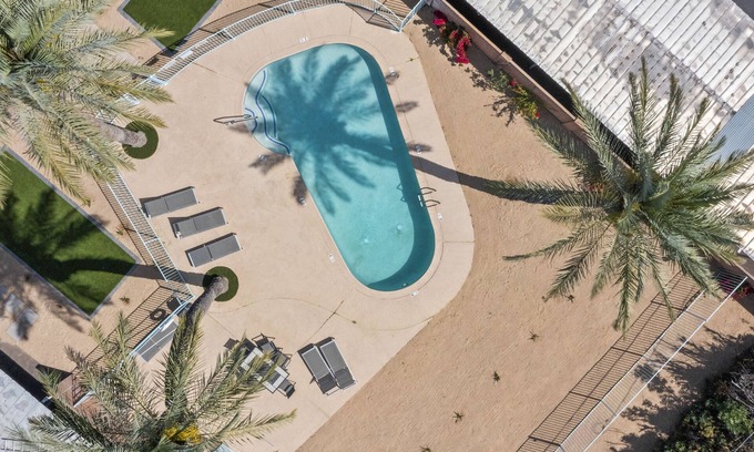 Camelback East Apartment | Cozy 1-Bedroom Condo in Biltmore with Pool and Pet Access