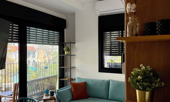 Tel Aviv Apartment | Ideal 1-Bedroom Apartment with Oceanfront Views & Spa