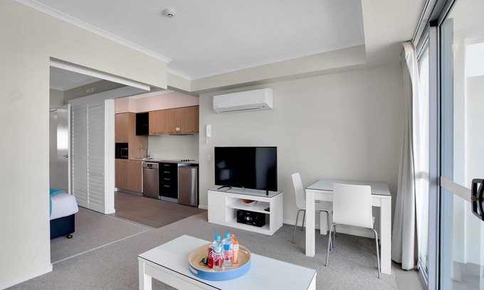 Mackay Apartment | Scenic Self-Contained Apartment with Pool & Breakfast
