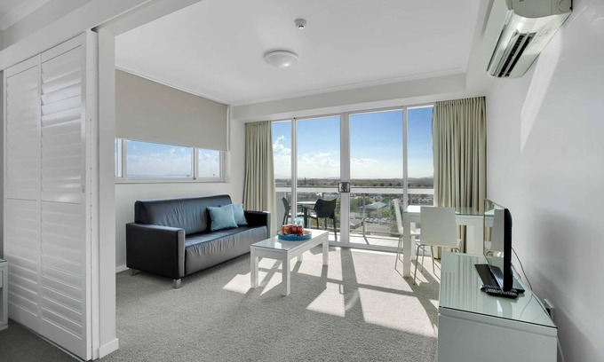 Mackay Apartment | Modern Apartment with Self Check-In and Free Parking