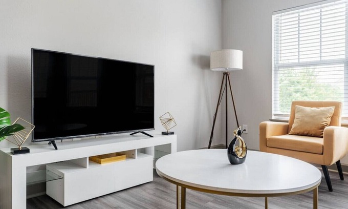 Indianapolis Apartment | Cozy 1-Bedroom Keystone with Breakfast and Kitchen Access