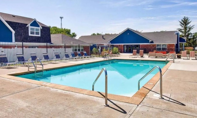 Zionsville Apartment | Lovely 1 BR, 2 Beds Apartment with Pool, Sleeps 4